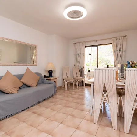 Wonderful 2 Bedroom Communal Heated Pool Apartmán *