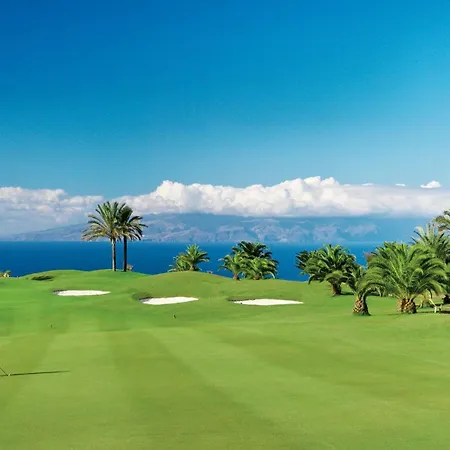 Wonderful 2 Bedroom Communal Heated Pool